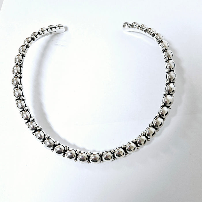 1100 Large Silver Bead Collar