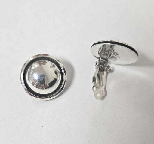 Photo of jewelry by Artie Yellowhorse