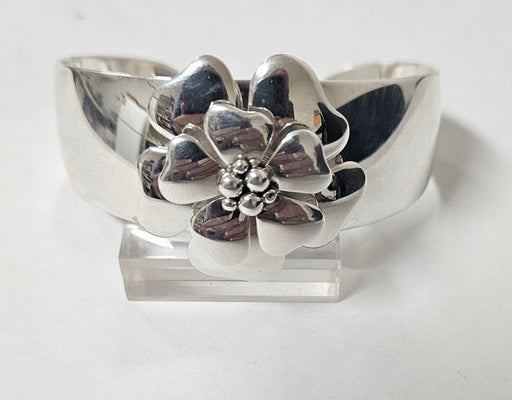 Photo of Jewelry by Artie Yellowhorse