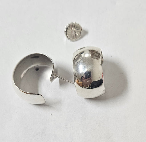 Photo of jewelry by Artie Yellowhorse