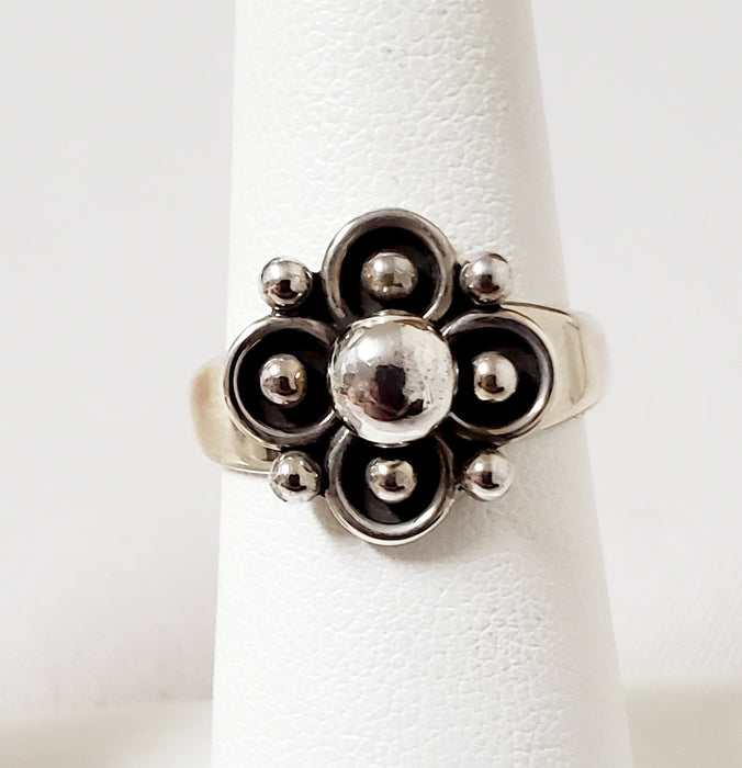 photo of Silver clover design ring.