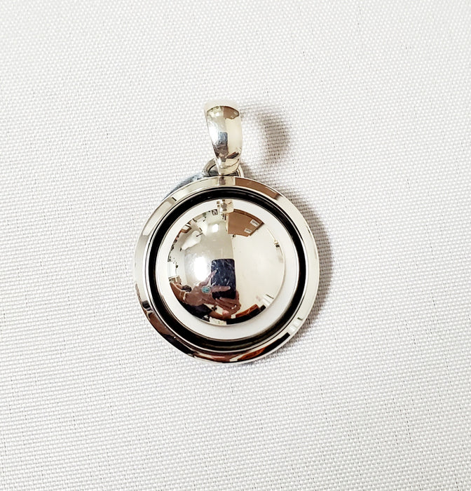Photo of Silver shadowbox design pendant by Artie Yellowhorse