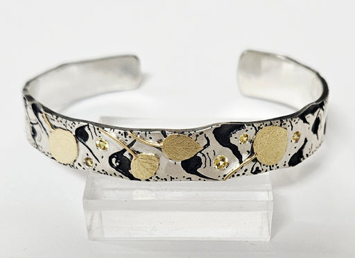 Photo of jewelry by Wolfgang Vaatz