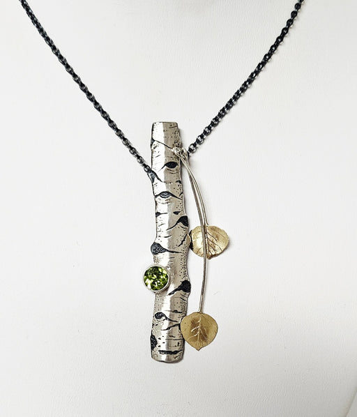 Photo of jewelry by Wolfgang Vaatz