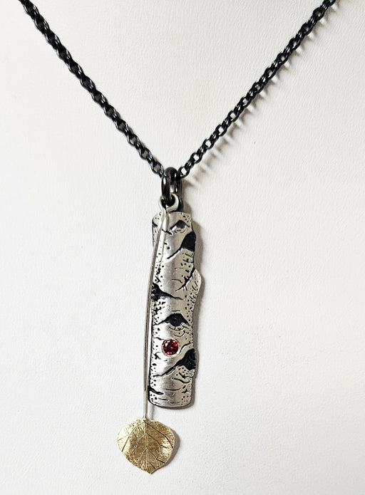 Photo of jewelry by Wolfgang Vaatz