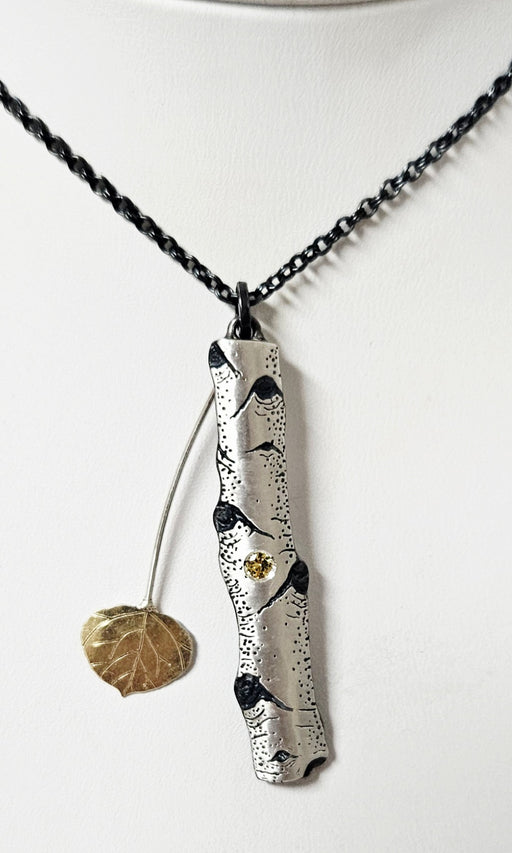 Photo of jewelry by Wolfgang Vaatz