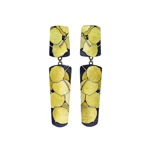 Photo of jewelry by Wolfgang Vaatz