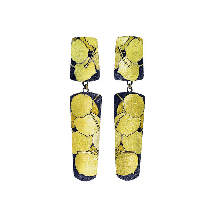 Photo of jewelry by Wolfgang Vaatz