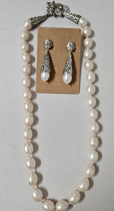 Photo of Pearl Necklace by Shreve Saville