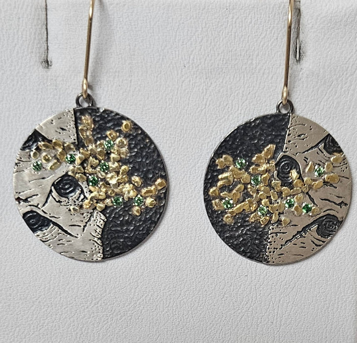 Photo of jewelry by Wolfgang Vaatz